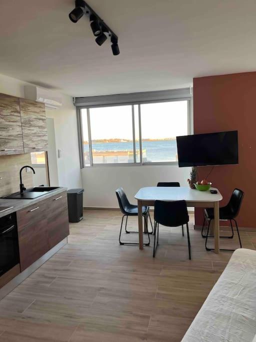 Joli Appart/Vue Etang/Clim /Wifi Balaruc-les-Bains Exteriör bild
