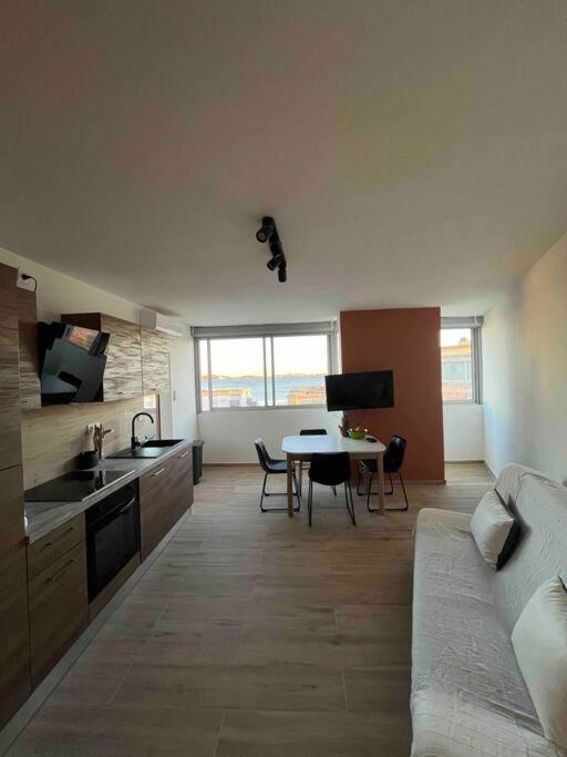 Joli Appart/Vue Etang/Clim /Wifi Balaruc-les-Bains Exteriör bild