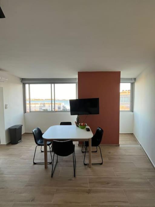 Joli Appart/Vue Etang/Clim /Wifi Balaruc-les-Bains Exteriör bild